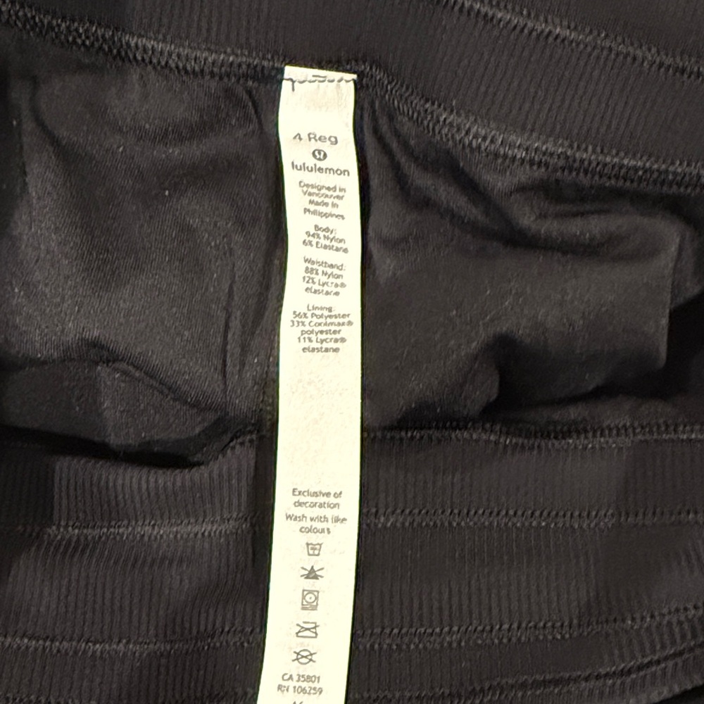 Lululemon Athletica Black Joggers Rare Find Size 4 New with Tags Amazing Deal - Picture 9 of 12
